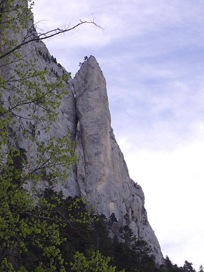 [20090517_093926_Glandasse.jpg]
Incredible leaning pillar against the cliff of Glandasse. That thing is about 200 meters high.