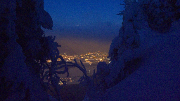 [20100110_180050_DrayeCommunaux.jpg]
The lights of Grenoble as night settles in and I still haven't found the way down...