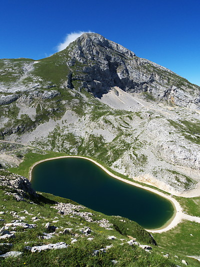 [20100718_110356_Moucherolle.jpg]
Grande Moucherolle and the lake below.