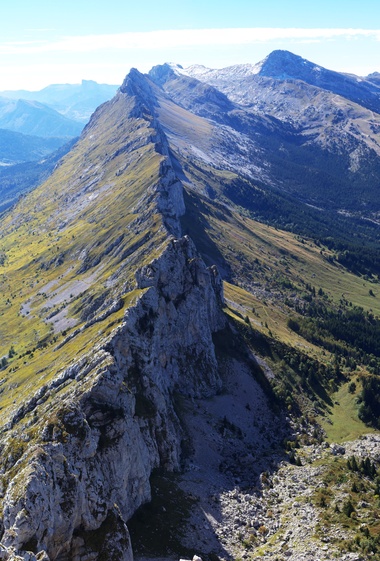 [20101002_125358_GerbierVPano_.jpg]
The Gerbier ridge seen from the Cornafion.