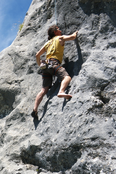 [20110626_143314_ColArcClimb.jpg]
Climbing half-barefoot at the Arc pass. Yeah, that's what you do when you forget a shoe at home.