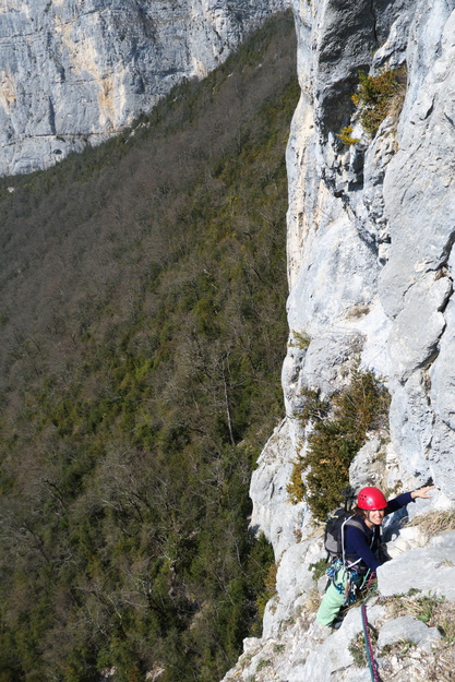 [20120325_122012_PreslesMmPasPeur.jpg]
Climbing on 'Même pas peur' in Presles.