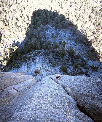 [PatentPendingPano.jpg]
Jenny on Patent Pending, 5.8+ offwidth just left of Assembly Line. A good route to toprope.