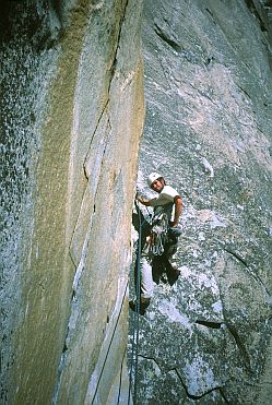 [Moratorium.jpg]
Guillaume on the dihedral of the Moratorium (5.11b), pitch 2.