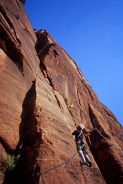 [ZionIronMessaiahCrux.jpg]
5.10 crux of the Spearhead, just before betting in the dihedral/chimney.