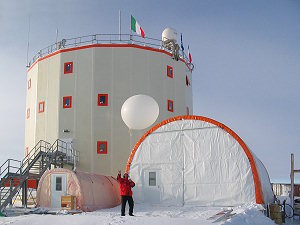 The new summer station leader, Marco Maggiore, performing a balloon launch