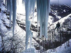 Failed attempt on a succession of icicles, Appenino