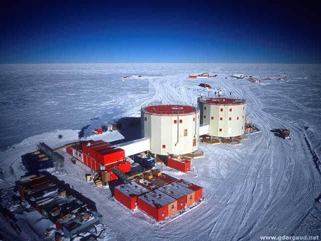 [ConcordiaFromAir.jpg]
Aerial view of Concordia taken with a Ricoh GR21 suspended from a single balloon. Can you spot the shadow of the balloon ?