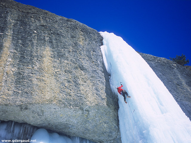 [Fournel_GeantDesTempetesH.jpg]
Ice climbing in the Fournel, France.