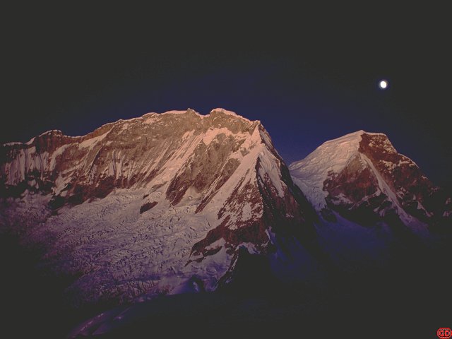 [HuascaranNFnite.jpg]
North face of Huascaran.