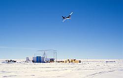 DC081 - Twin Otter overflying Dome C