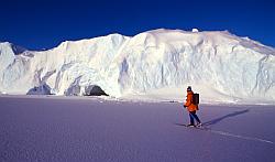 Ice028 - Cross country skiing on the sea ice in winter