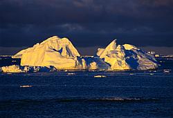 Ice071 - Icebergs in summer