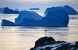 Ice107 - Prud'homme cross and icebergs