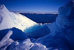 Ice117 - Iceberg in summer