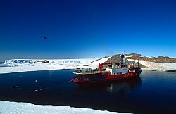 AstrolabeBelowDdU - The Antarctic ship Astrolabe leaving Dumont d'Urville