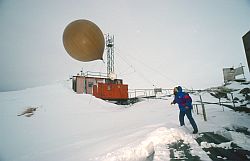 DdU_BalloonLaunch - Weather forecast balloon launch, Antarctica