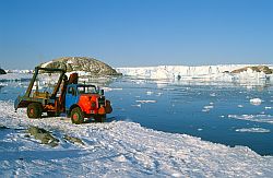 DdU_Truck - Old work truck in Antarctica, Antarctica