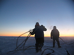 20051004_043_Shadows - Working outside during the polar night.