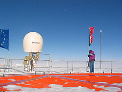 20051102_015_FlagSetup - Setting up the italian flag.