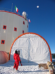20051115_024_RobertoLaunch - Weather balloon launch.