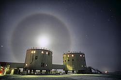 MoonDogs - Halo around the moon, smoetimes nicknamed 'moondogs'.