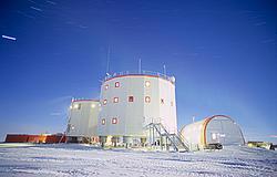 RotatingStars - Stars rotating above Concordia during the antarctic night.