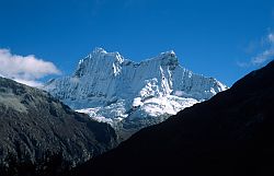 Chacraraju - Chacraraju, Peru 1996
[ Click to go to the page where that image comes from ]