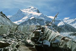 ChoOyuPrayer - Old prayer flags before Cho-Oyu, 2000
[ Click to go to the page where that image comes from ]