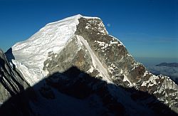 HuascaranN_FD - North face of Huascaran, Peru 1996
[ Click to go to the page where that image comes from ]