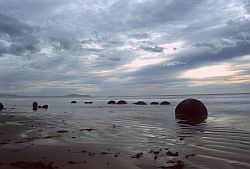 MoerakiBeach - Moeraki boulders, New Zealand