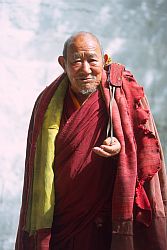 Monk - Old buddhist monk, Tibet, 2000
[ Click to go to the page where that image comes from ]