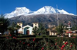 Musho - The village of Musho below Huascaran, Peru 1996
[ Click to go to the page where that image comes from ]