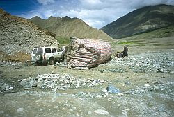 Overturned - Overturned truck on the tibetan highway, Tibet, 2000
[ Click to go to the page where that image comes from ]