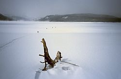 LakeTraverse - Crossing a frozen lake, Colorado
[ Click to go to the page where that image comes from ]