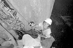 Salathe_BW17_HeadwallBrightEye - Jenny reaching headwall. Salathé Wall, El Capitan, Yosemite, 2003
[ Click to go to the page where that image comes from ]