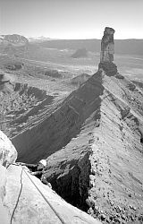 BW_FineJadeCastleton - Fine Jade and Castleton Tower. Moab, Utah, 2003
[ Click to go to the page where that image comes from ]