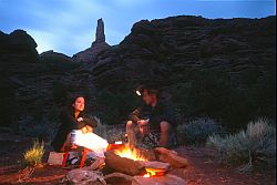 CastletonNightCamp - Campfire under Castleton tower, Utah
[ Click to go to the page where that image comes from ]
