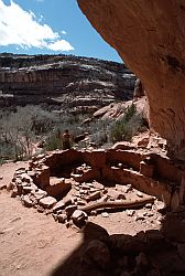 KivaUnderRoof - Kiva part of Anasazie ruins in Grand Gulch, Utah
[ Click to go to the page where that image comes from ]