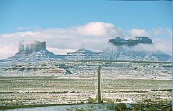 MonumentValley - Straight road to Monument Valley, Arizona
[ Click to go to the page where that image comes from ]