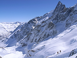 20060406_0011046_Meije - Skiers below La Meije, Oisans.