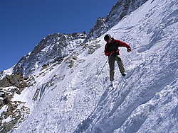 20060406_0011089_SteepSki - Some steep skiing down one of the numerous couloirs of La Grave, Oisans.
[ Click to go to the page where that image comes from ]