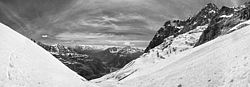 20060610_CrossSnowPano - Crossing a snow field on the approach to the Grandes Jorasses, Mt Blanc.
[ Click to go to the page where that image comes from ]