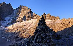 20060811-06-GdRuineCairnPano_ - Cairn below the Grande Ruine, Oisans.