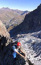 20060905-1121-EnfetchoresVPano_ - Crux section of the Enfetchores ridge, good rock but exposed 4th class climbing, Oisans.
[ Click to go to the page where that image comes from ]