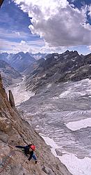 20060906-1355-ReineNuitVPano_ - 6c traverse on 'La Reine de la Nuit'.
[ Click to go to the page where that image comes from ]