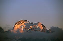 EcrinsSunset - La Barre des Ecrins seen from Roc Noir de Combeynot, rising above the evening fog.
[ Click to download the free wallpaper version of this image ]