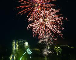 Fireworks_Twists - Fireworks above the historical center of Briançon.
[ Click to go to the page where that image comes from ]