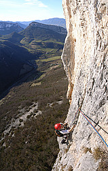 20070120-PreslesTopomaniak_VPano_ - Climbing up on Topomaniak, one of the most classic route.
[ Click to go to the page where that image comes from ]