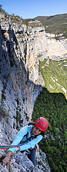20070422-GuenillesCloseVPano_ - Nearing the summit of 'Le temps des Guenilles', climbing at Presles. Very sever contrast difference corrected by HDR techniques.
[ Click to go to the page where that image comes from ]